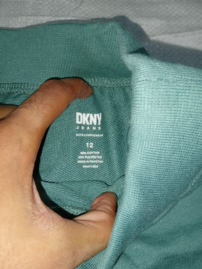 DKNY BOYS CLASSIC FRENCH TERRY ELASTIC WAISTBAND SHORTS — Brand label