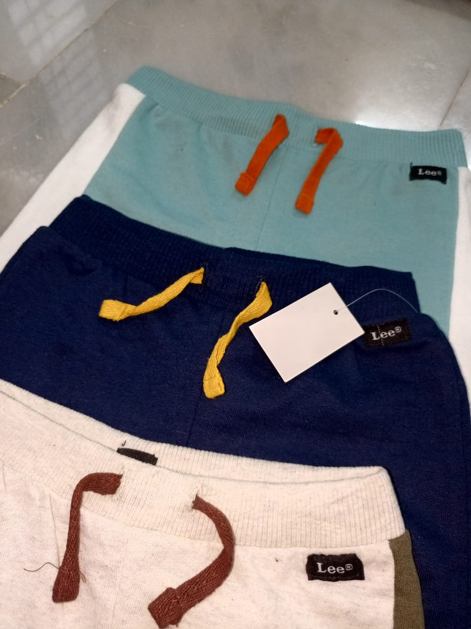 LEE KIDS BOYS SOFT FLEECE ELASTIC WAISTBAND JOGGING PANTS — Logo detail