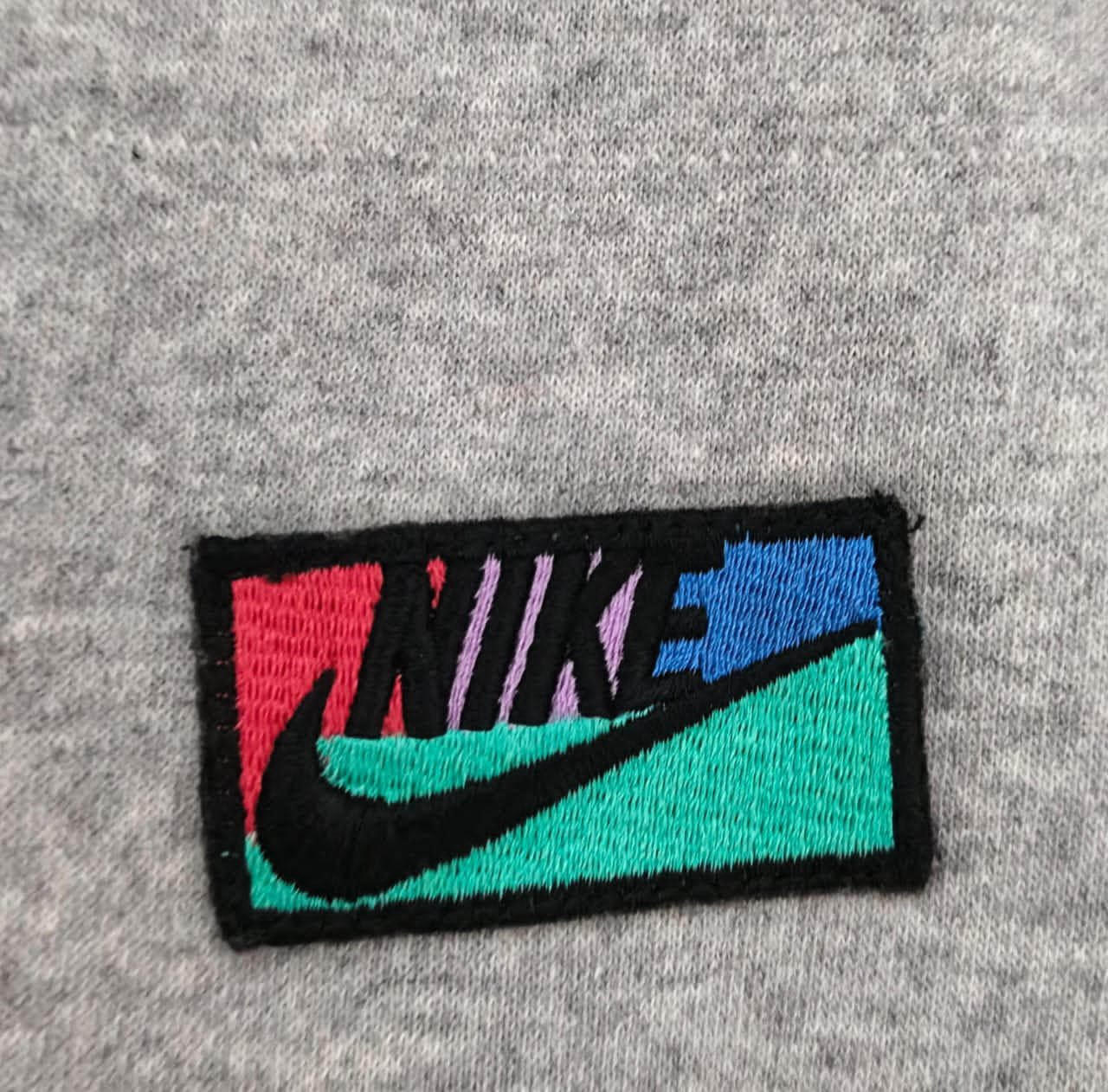 NIKE MEN SOFT FLEECE ELASTIC WAISTBAND PRINTED JOGGING PANTS — Logo detail