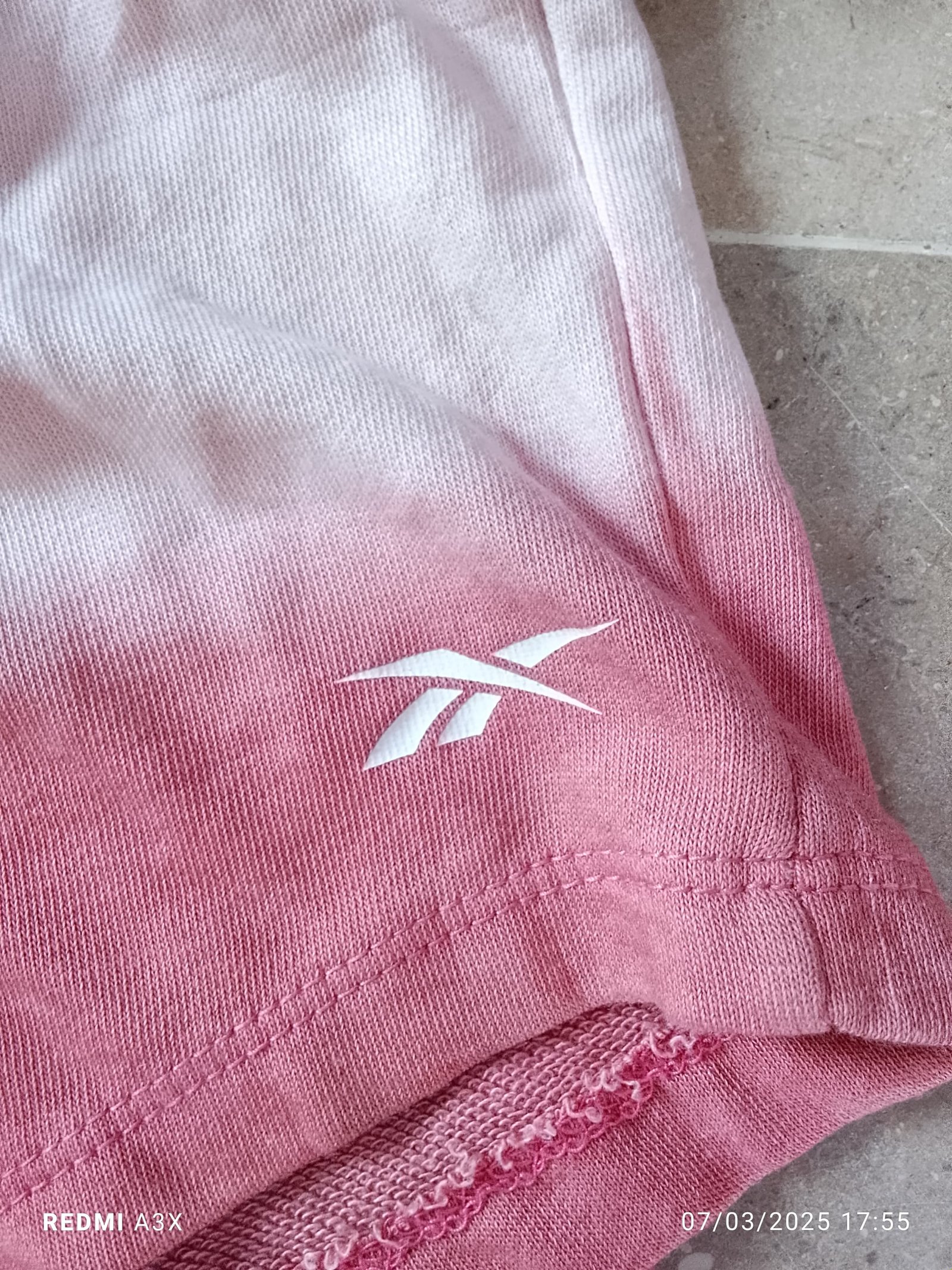 REEBOK GIRLS PREMIUM FRENCH TERRY / FLEECE ELASTIC WAISTBAND SHORTS — Logo detail
