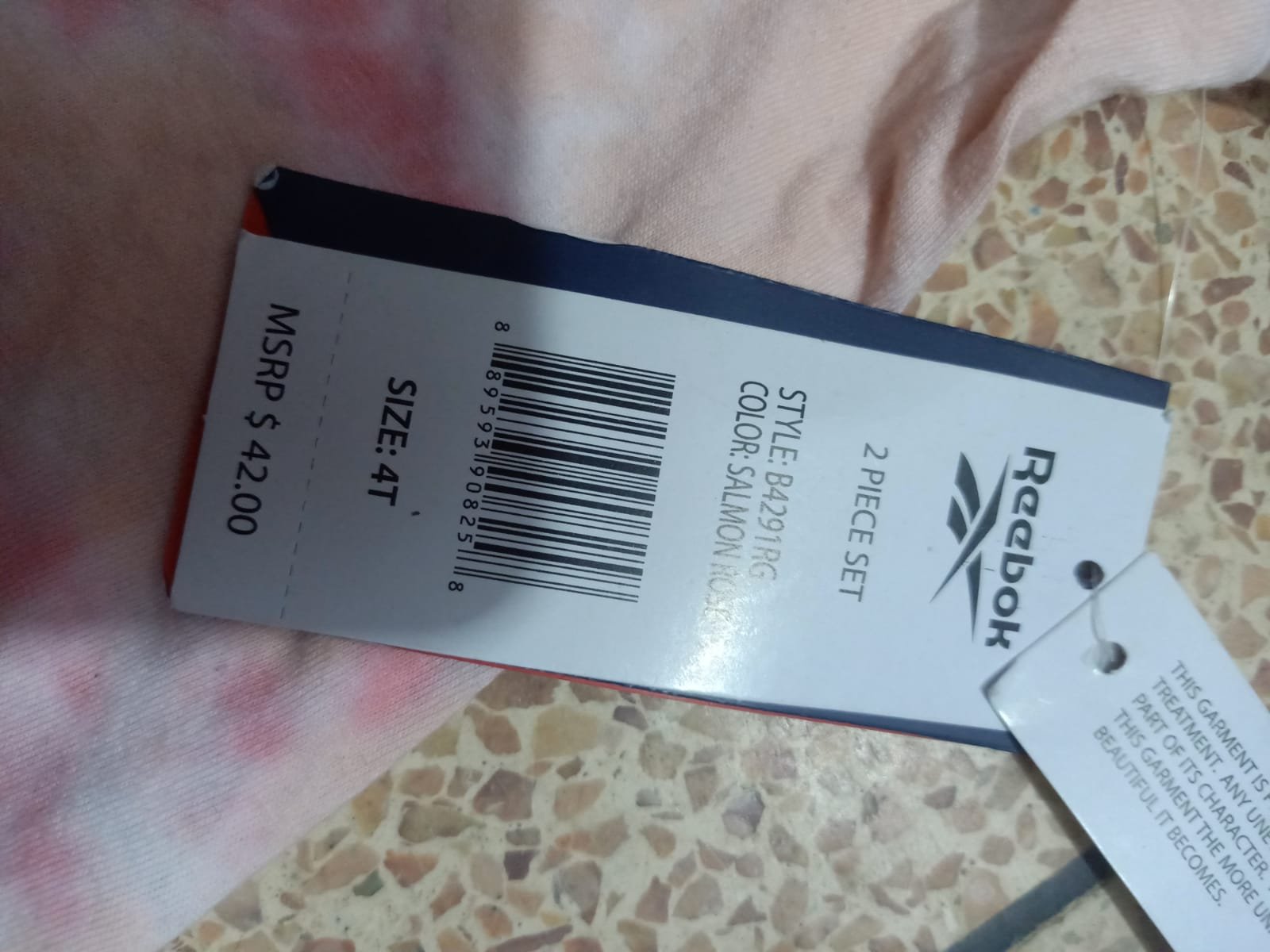 REEBOK GIRLS SOFT AND BREATHABLE JERSEY FEATURES ICONIC REEBOK T-SHIRTS — Barcode