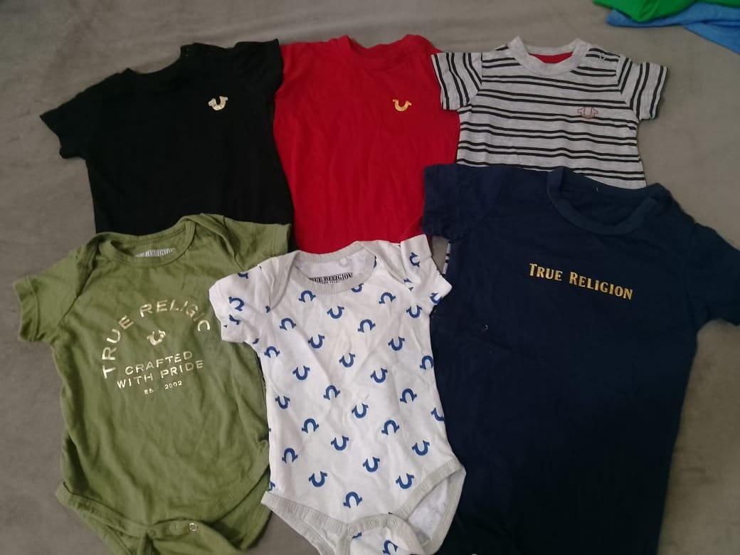 TRUE RELIGIONS KIDS BOYS SOFT JERSEY PRINTED ROMPERS — Colours available
