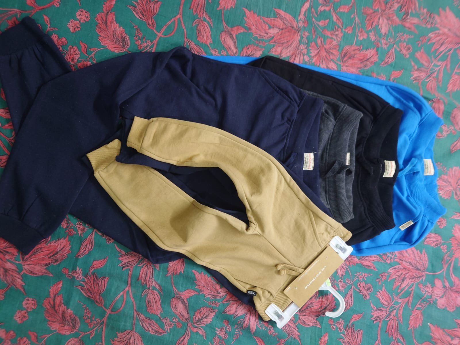 WEATHERPROOF / EDDIE BAUER BOYS SOFT FLEECE ELASTIC WAISTBAND JOGGING PANTS — Colours available