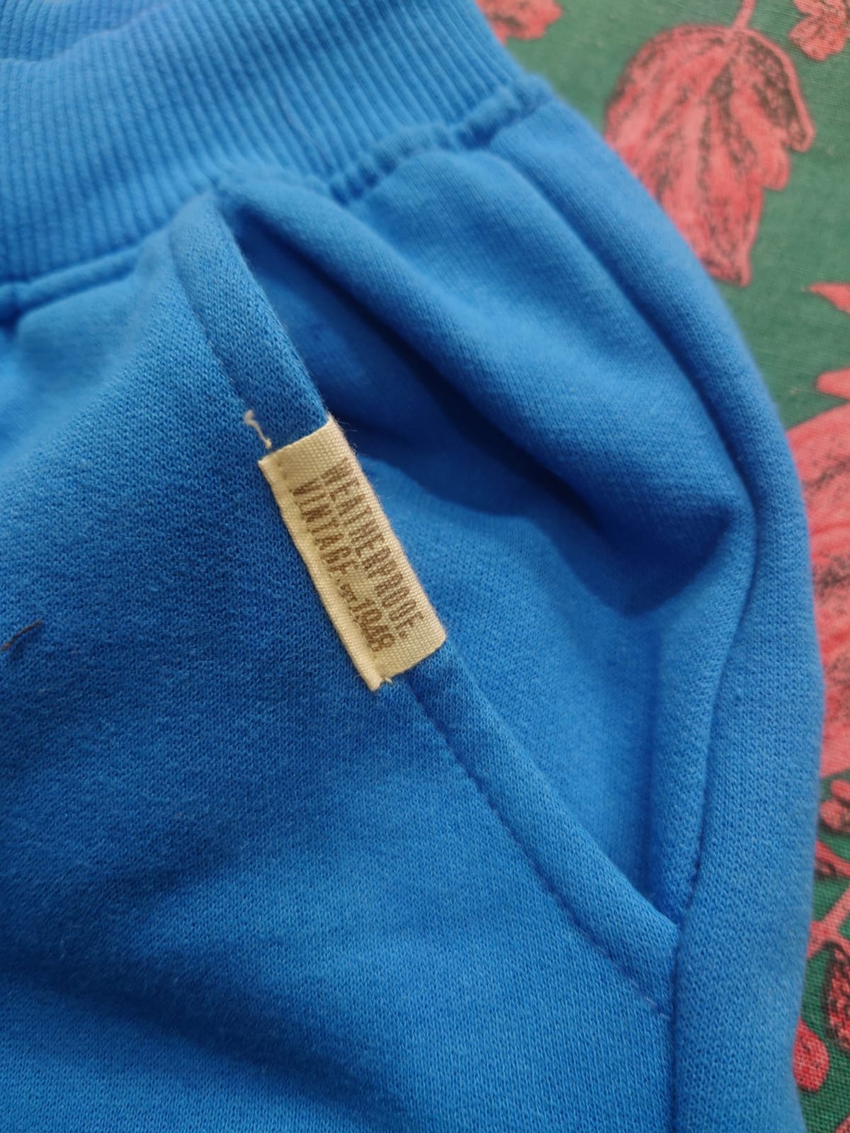 WEATHERPROOF / EDDIE BAUER BOYS SOFT FLEECE ELASTIC WAISTBAND JOGGING PANTS — Logo detail